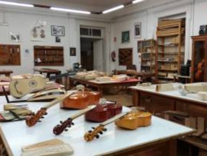 Aula de Lutería Antigua en la Escola de Artes e Oficios de Vigo.