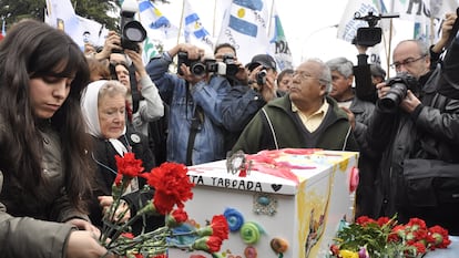 Entierro de Marta Angélica Taboada, militante del Frente Revolucionario 17 de octubre.