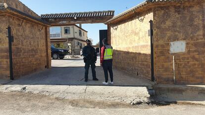 Uno de los 21 registros llevados a cabo este martes en las provincias de Sevilla, Cádiz y Córdoba en el marco de una operación conjunta de la Guardia Civil y la Policía Nacional.