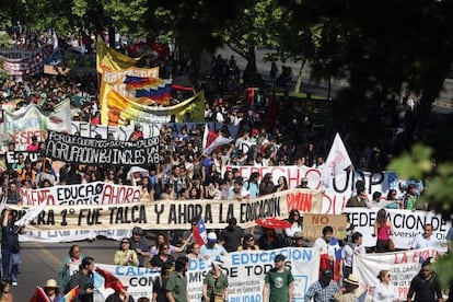 Cientos de manifestantes en la marcha estudiantil.