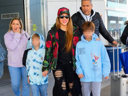 Shakira, with her two children, Sasha and Milan, at JFK airport in New York on March 9, 2023.