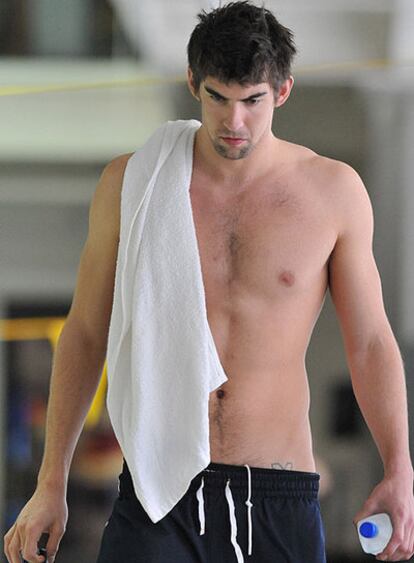 Phelps sale ayer de la piscina tras el entrenamiento en Baltimore.