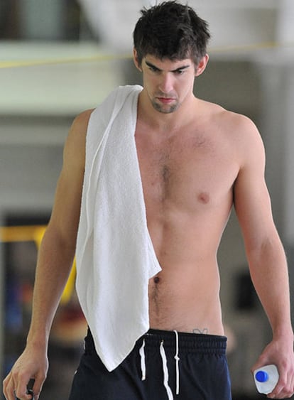 Phelps sale ayer de la piscina tras el entrenamiento en Baltimore.