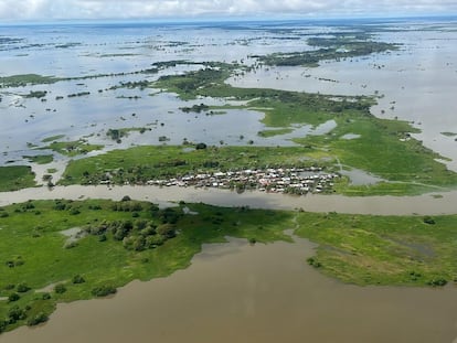 Poblado inundando en la región de Mojana y San Jorge, en el departamento de Sucre (Colombia).