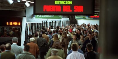 Viajeros de Metrosur, en una imagen de 2003. 