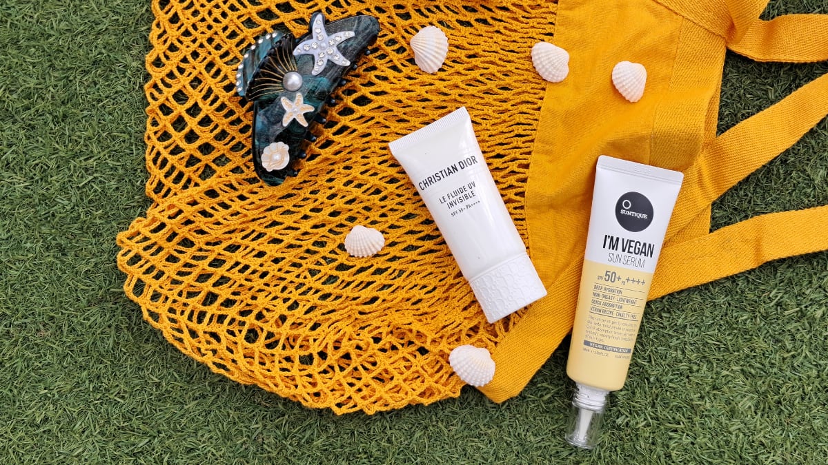 Protectores solares faciales de Dior y Suntique.