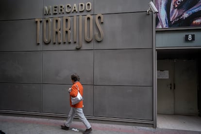 Fachada del mercado de Torrijos que da a la calle del General Díaz Porlier. 
