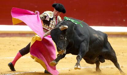 El diestro Diego Urdiales durante la primera corrida de la feria de la Semana Grande de San Sebastián.
