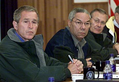 El presidente de Estados Unidos, George Bush, junto al secretario de Estado, Colin Powell.