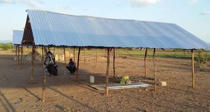 Uno de los alojamientos que se están habilitando en el campo de refugiados de Kalobeyey (Kenia)