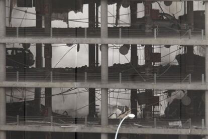 Destrozos causados por la bomba que ETA hizo estallar en la terminal T-4 de Barajas en 2006.