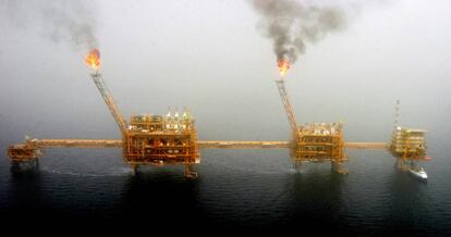 Plataformas petrolíferas en el golfo Pérsico.