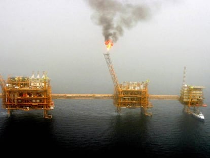 Plataformas petrolíferas en el golfo Pérsico.