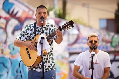 Concierto de Rumba i Son de Gràcia durante las fiestas del barrio barcelonés, una de las cunas de la rumba catalana.