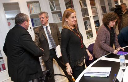 La presidenta de la Diputación de Pontevedra, Carmela Silva, durante una reunión en la Xunta.