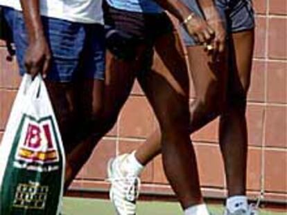 Richard Williams, con sus hijas tras el entrenamiento previo a la final.