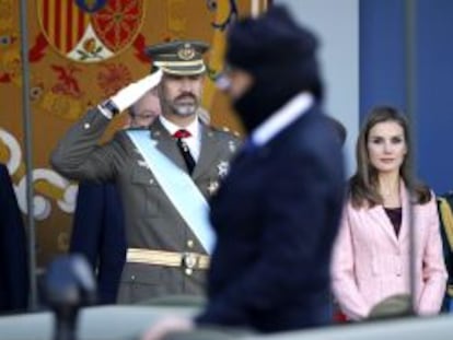 Los Pr&iacute;ncipes de Asturias, durante el desfile del D&iacute;a de la Fiesta Nacional