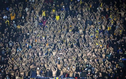 Los seguidores del Metalist animan a su equipo.