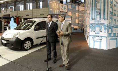 El director de Comunicación de Renault, Jesús Presa, derecha, junto al director regional comercial, Francisco Montejo, en una imagen de archivo.