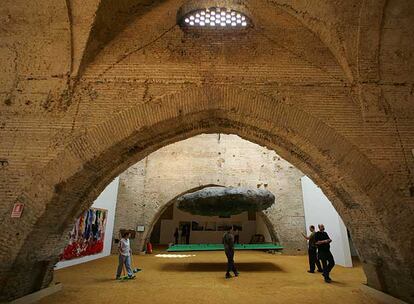 Interior de las Reales Atarazanas en 2006, cuando albergaron parte de la segunda Bienal Internacional de Arte Contemporáneo (BIAC).