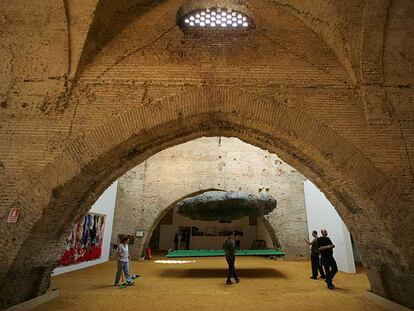 Interior de las Reales Atarazanas en 2006, cuando albergaron parte de la segunda Bienal Internacional de Arte Contemporáneo (BIAC).