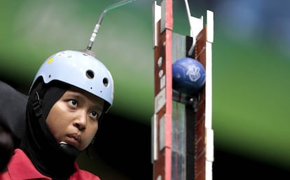 Nurulasyiqah Mohammad Taha de Singapur durante una competición de boccia.