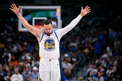 Mar 22, 2023; Dallas, Texas, USA; Golden State Warriors guard Stephen Curry (30) celebrates during the second half against the Dallas Mavericks at the American Airlines Center. Mandatory Credit: Jerome Miron-USA TODAY Sports