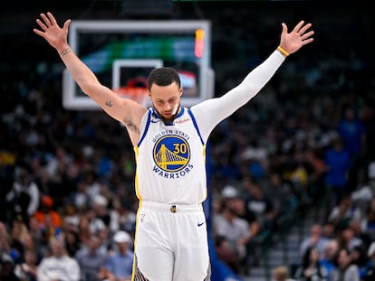 Mar 22, 2023; Dallas, Texas, USA; Golden State Warriors guard Stephen Curry (30) celebrates during the second half against the Dallas Mavericks at the American Airlines Center. Mandatory Credit: Jerome Miron-USA TODAY Sports