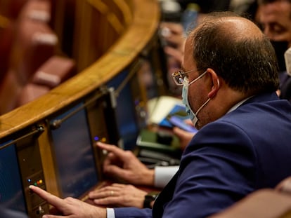 Alberto Casero votaba el 15 de febrero en un pleno del Congreso.