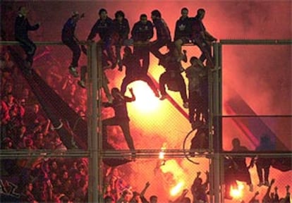 Los hinchas del San Lorenzo celebran el título conseguido por su equipo.