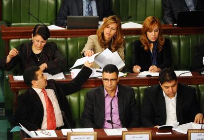 Diputados en la Asamblea Nacional Constituyente de Túnez durante el debate constitucional, el viernes.