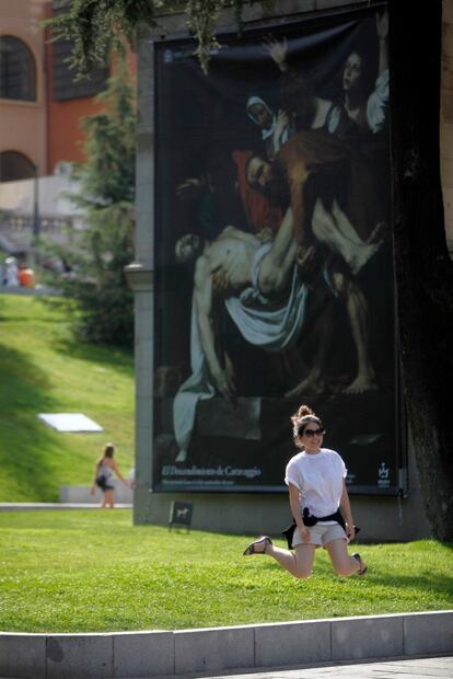 Uno de los atractivos de las exposiciones programadas con motivo de la JMJ es la posibilidad de contemplar <i>El descendimiento</i> de Caravaggio, una obra maestra del pintor italiano, que ha sido traído desde los Museos Vaticanos a Madrid, donde se podrá ver hasta septiembre.