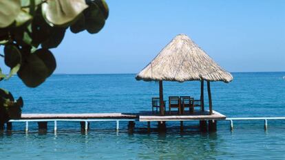 Un cenador una de las Islas del Rosario, en el Caribe colombiano.