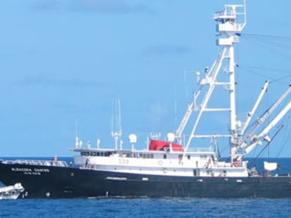 El <i>Albacora Cuatro,</i> buque apresado frente a las costas de Somalia en 2000, que faena actualmente en el océano Índico.