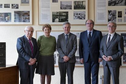 Encuentro de antiguos rectores de la UAM. De izquierda a derecha, Pedro Martínez Montávez, Josefina Gómez Mendoza, Rafael Garesse (el actual), Ángel Gabilondo y José María Sanz.