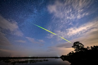 Ein seltener grüner Feuerballmeteor aus dem Eta-Aquariiden-Meteorschauer in Florida, USA.