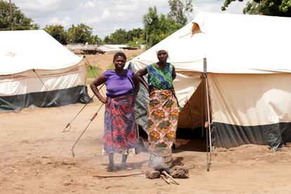 En el campamento II, ubicado en Nsanje, no existe hora de la comida. El humo del agua que bulle es constante. Arroz, maíz y, con suerte, alguna verdura. Así llevan seis meses.