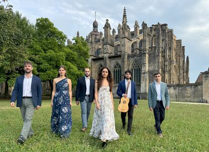 Cantoría junto a la iglesia abacial de Saint-Antoine-l’Abbaye el pasado 15 de agosto.