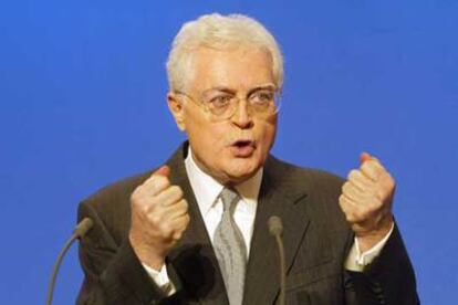 Lionel Jospin, en una conferencia como primer ministro en 2002.