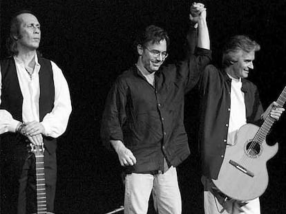 Paco de Lucía, Al di Meola y John McLaughlin, de izquierda a derecha, en Viena en 1996.