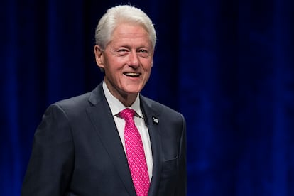 Bill Clinton – Los problemas cardíacos (ha sido operado en varias ocasiones) llevaron al expresidente de los Estados Unidos a renunciar a la carne, los huevos y los lácteos. “Era una persona con riesgo alto y no quería hacer más tonterías. Quería poder vivir para ser abuelo. Así que decidí apostar por una dieta que maximizara mis posibilidades de sobrevivir en el largo plazo”, narró en una entrevista.