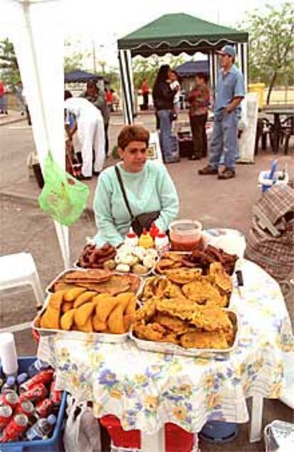 Venta de comida colombiana junto al hospital Doce de Octubre.