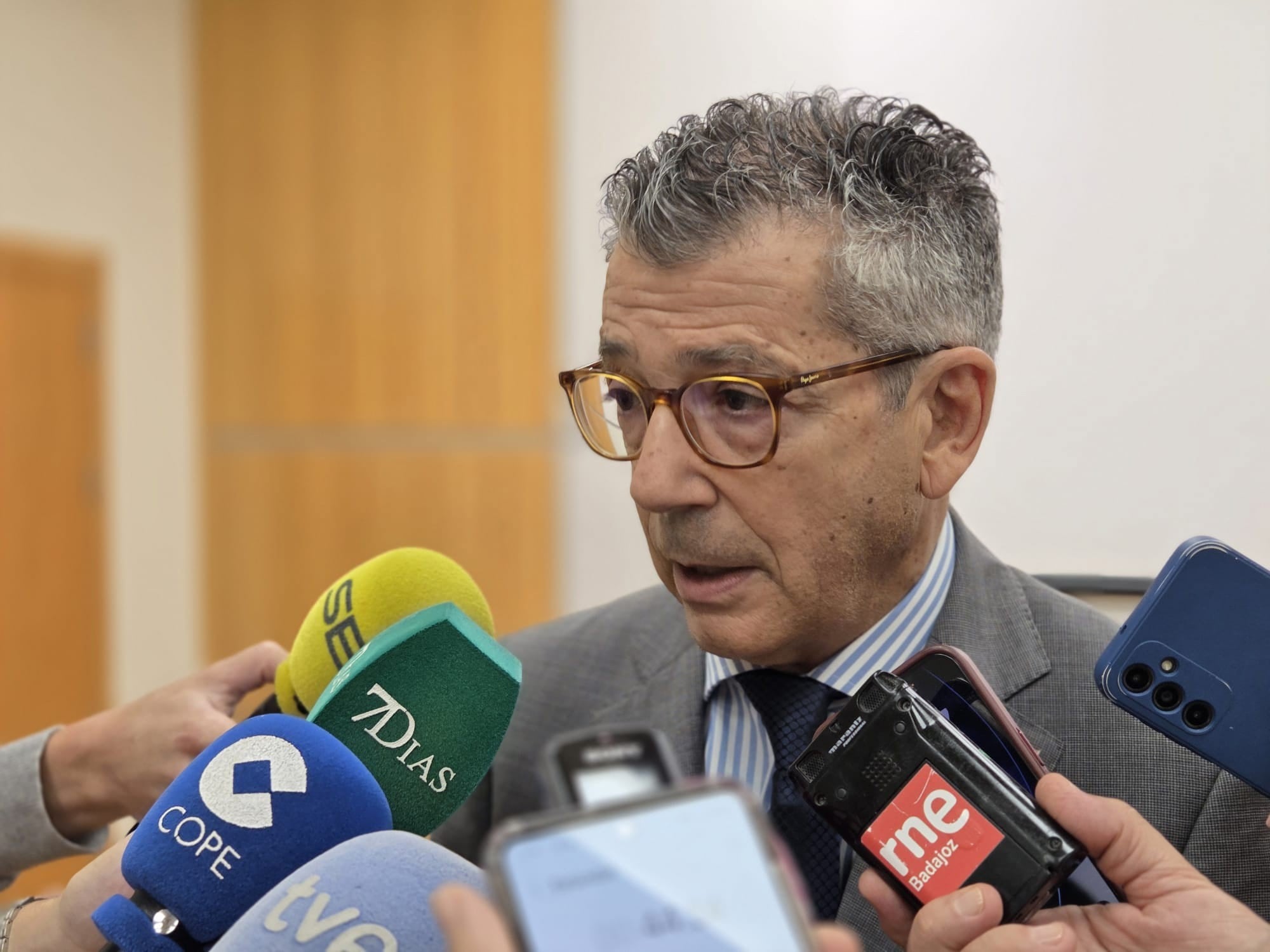 El fiscal superior de Extremadura defiende la absolución de los condenados en el caso del hermano del presidente del Gobierno