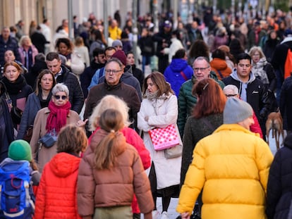 Ambiente del primer día de rebajas en el centro de Barcelona.