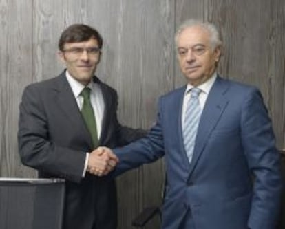 Carlos Álvarez Navarro, presidente de Santalucía, junto a Alberto Durán, de Fundación Once.