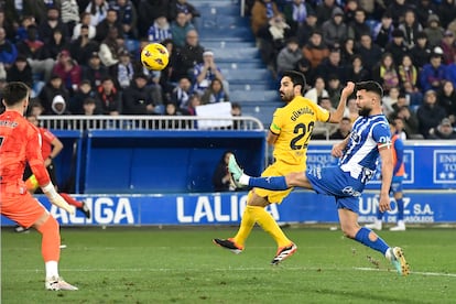 Ilkay Gundogan anota frente al Deportivo Alavés.