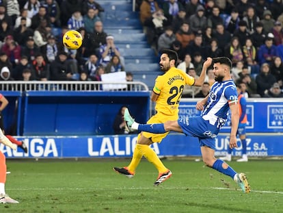 Ilkay Gundogan anota frente al Deportivo Alavés.