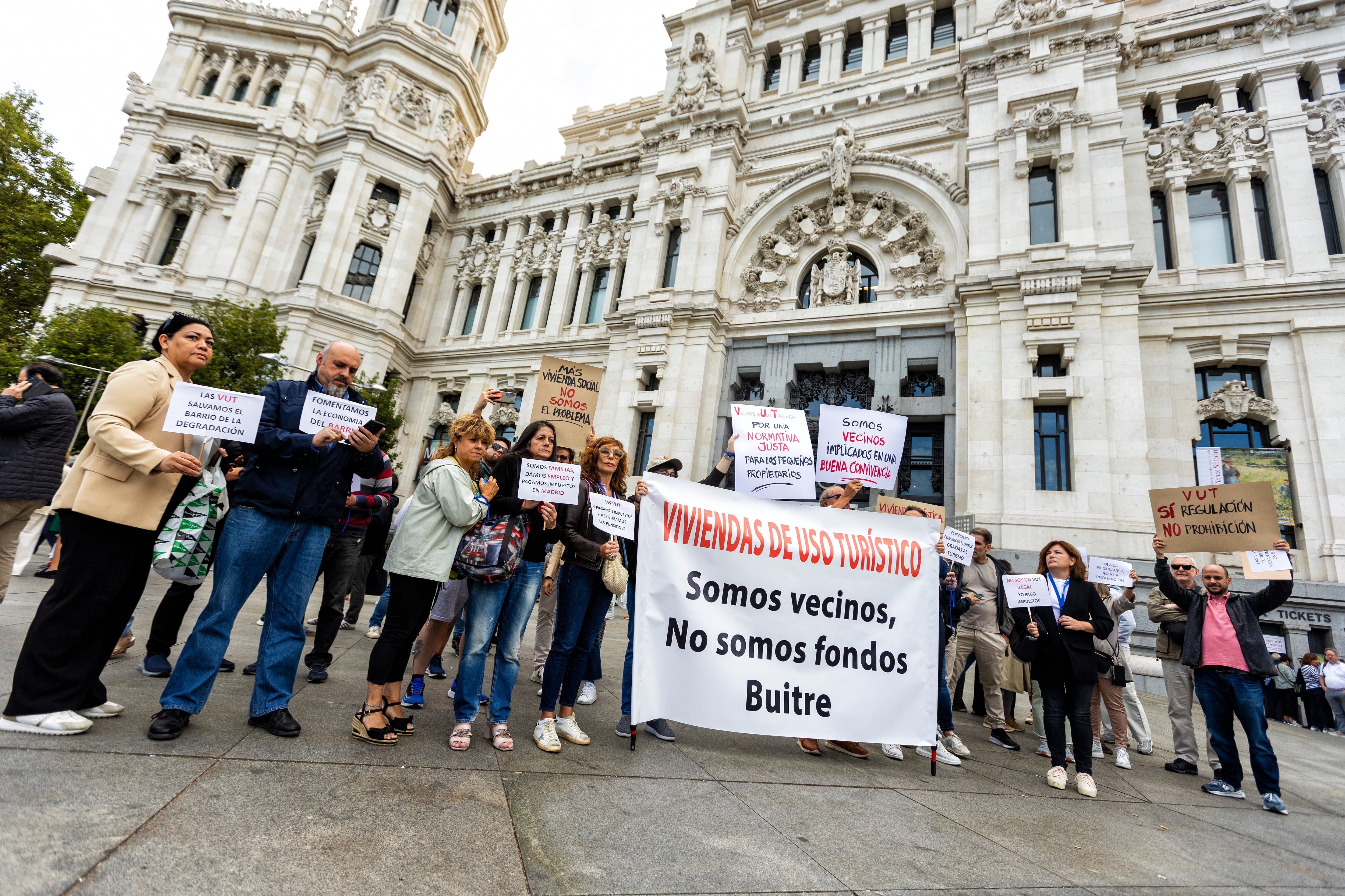 Los pequeños propietarios de pisos turísticos también protestan en Madrid