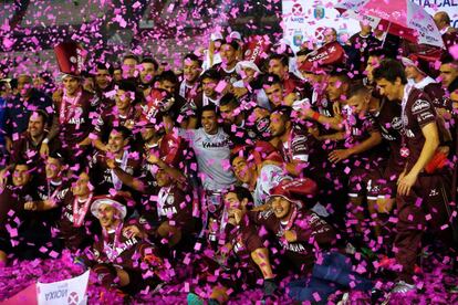 El plantel de Lan&uacute;s, &uacute;ltimo campe&oacute;n, hace 85 d&iacute;as.