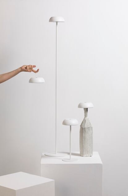 Racional y orgánico. Tendencias que triunfan este año en el interiorismo. Lámpara Float, de Mario
Alessiani para Axolight.